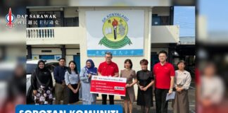 Dr Kelvin Yii salur RM196,080 untuk naik taraf kemudahan di SK Kenyalang Dr Kelvin Yii baru-baru ini telah menyerahkan peruntukan sebanyak RM196,080 kepada SK Kenyalang bagi menaik taraf dan menambah baik pelbagai kemudahan sekolah, dengan tujuan mewujudkan persekitaran pembelajaran dan pengajaran yang lebih selesa serta kondusif untuk murid dan guru.