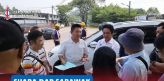 “Kita boleh bekerjasama, tetapi pihak berkuasa mesti bertindak”: Sim tegaskan pertikaian tanah Batu Kawa tidak boleh ditangguhkan lagi Sim Kiat Leng mengiringi pemilik tanah Batu Kawa dalam pertemuan bersama JKR, Jabatan Tanah dan Survei, Majlis Perbandaran Padawan serta Jabatan Premier Sarawak bagi membincangkan isu pengambilan tanah dan pembayaran pampasan yang telah berlarutan sekian lama.