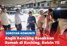 Angin kencang rosakkan rumah di Kuching, Kelvin Yii aktifkan bantuan bencana Pasukan Pusat Khidmat Kelvin Yii bersama ADUN Pending Violet Yong dan ADUN Padungan Chong Chieng Jen telah turun padang seawal mungkin untuk melawat kawasan serta rumah yang terjejas bagi menilai keadaan dan memahami kesukaran yang dihadapi penduduk.