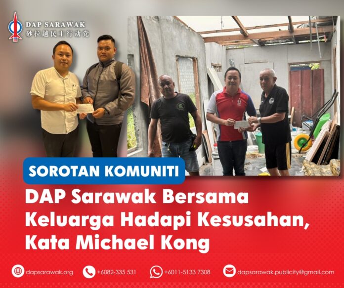 Michael Kong menyerahkan bantuan kepada keluarga yang terjejas akibat ribut baru-baru ini serta keluarga mendiang Japin Kemin, sebagai tanda komitmen DAP Sarawak untuk terus bersama masyarakat ketika menghadapi kesukaran.
