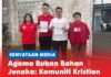 Agama bukan bahan jenaka: Komuniti Kristian wajar dihormati (Dari kiri ke kanan) Bendahari DAPSY Sarawak Lesley Chong, Setiausaha George Lam, Timbalan Ketua Soo Tien Ren dan Setiausaha Publisiti Daphne Chong membuat laporan polis di Balai Polis Sekama.