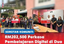 RM202,500 perkasa pembelajaran digital di dua sekolah Parlimen Stampin Michael Kong menyerahkan peruntukan berjumlah RM202,500 kepada SK Satria Jaya dan SK Sungai Stutong bagi pembelian TV Interaktif Pintar.
