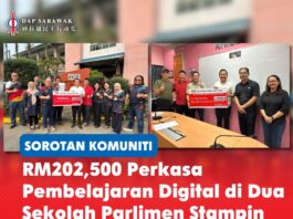 RM202,500 perkasa pembelajaran digital di dua sekolah Parlimen Stampin Michael Kong menyerahkan peruntukan berjumlah RM202,500 kepada SK Satria Jaya dan SK Sungai Stutong bagi pembelian TV Interaktif Pintar.